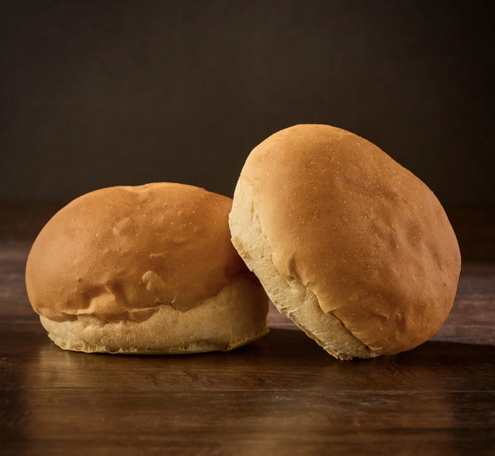 white hamburger buns
